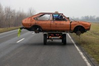 A nap képe: lopott roncsot húzott a póni 2