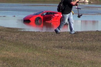 Tóban landolt a 2000 lóerős Lamborghini