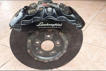 Árulják az M7-esen összetört Lambó darabjait