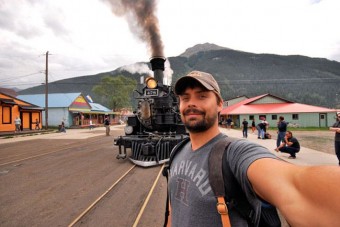 Addig szelfiztek, amíg átment rajtuk a vonat