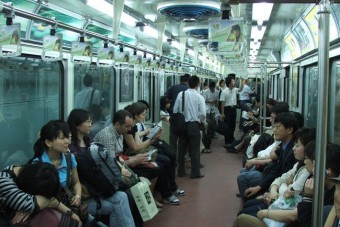 Női kocsikat akarnak a pekingi metrón