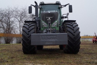 Joystick és érintőképernyő: ilyen egy modern traktor