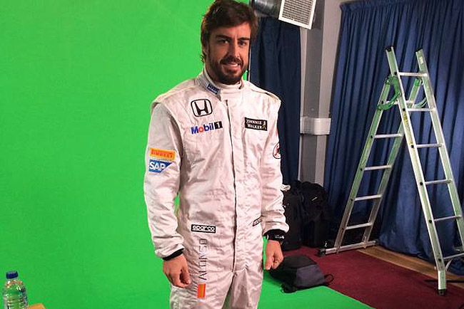 F1: Az első kép Alonsóról McLaren-szerelésben