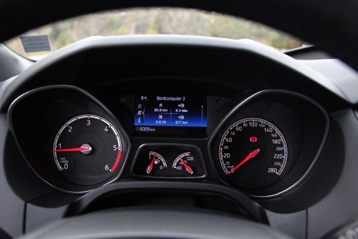 Focus ST: Új a dízel, a benzines ütős! 9 | Vezess A fordulatszámmérő árulkodik - ez a dízel