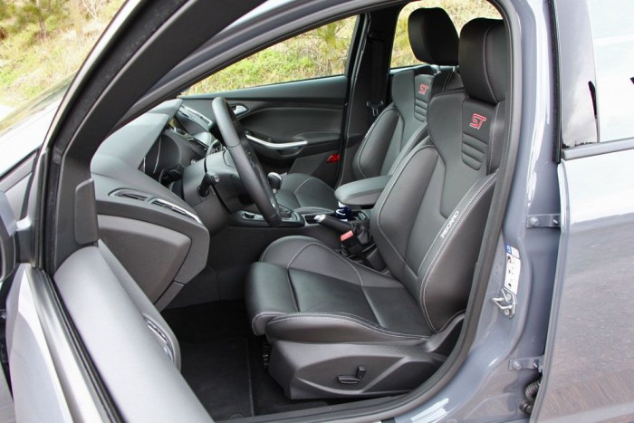 Focus ST: Új a dízel, a benzines ütős! 8 | Vezess Jól tartanak az ülések, de a vastagabbaknak szűk lehet