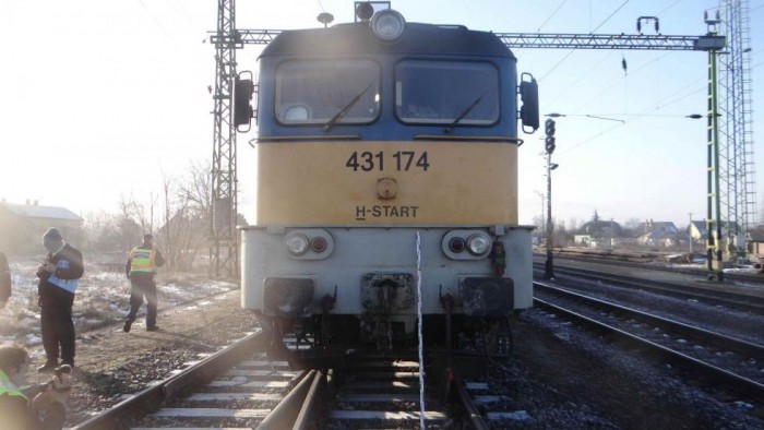 Vonattal ütközött, majd kettészakadt egy autó Vas megyében 6 | Vezess Vonattal ütközött, majd kettészakadt egy autó Vas megyében 6