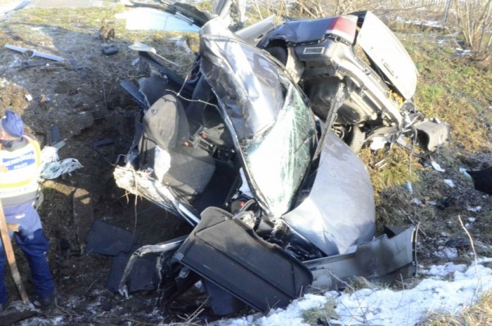 Vonattal ütközött, majd kettészakadt egy autó Vas megyében 9 | Vezess Vonattal ütközött, majd kettészakadt egy autó Vas megyében 9