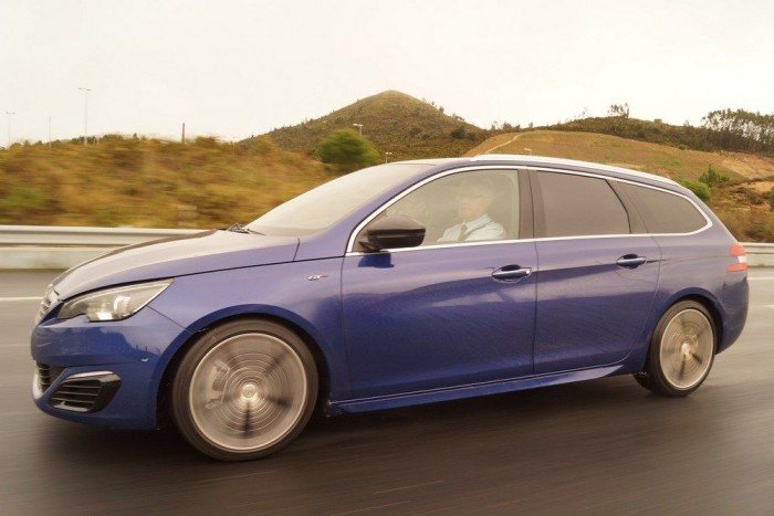 Íme, a tavalyi Év Autójának új csúcsváltozata! 7 | Vezess A kombi dízellel és automatával az igazi