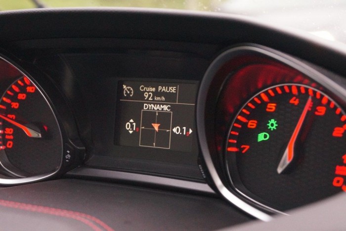 Íme, a tavalyi Év Autójának új csúcsváltozata! 12 | Vezess Gyorsulásmérő grafikával SPORT módban a kis kijelzőn