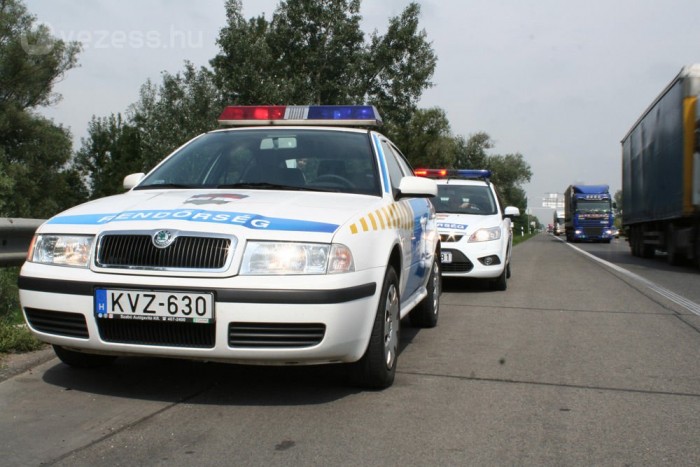 Lezárták az M5-ös autópályát – baleset 6 | Vezess Intézkedésnél járatni kell a motort, különben a fényhíd lekapja az akkut