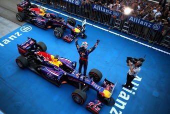 F1: Ecclestone Red Bullokkal töltené fel a mezőnyt