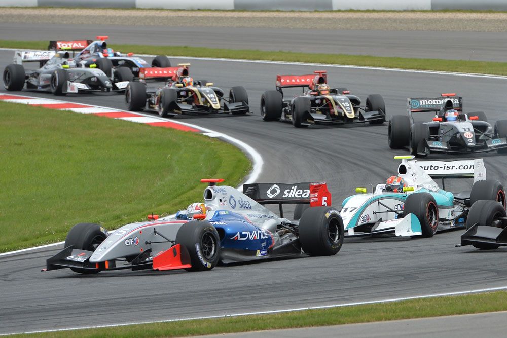F1: Webbernél és Montoyánál is jobb a tinipilóta 9
