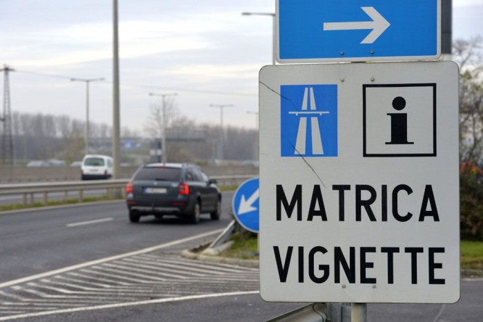 Húszezer megyematricát váltanak vissza 6 | Vezess A félkörgyűrűnek az M5-ös autópálya, és a 4-es főút, valamint az M3-as, és a 11-es főút közötti szakaszai lesznek fizetősek, valamint a gyorsforgalmi úthálózat M0-son belüli részei (például az M3-as és az M1/M7-es bevezető szakasza a Budapest tábláig), plusz néhány autóút (például az M2)