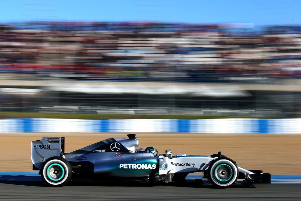 Hamilton: Ennél csak jobb lesz a Mercedes 19