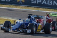 F1: Button kiugrik a bőréből 131