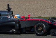 F1: Button kiugrik a bőréből 136
