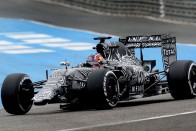 F1: Button kiugrik a bőréből 152