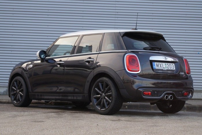 Ennyi ajtóval mennyire marad MINI a MINI? 6 | Vezess 55 kilóval nehezebb az ötajtós változat a Miniből