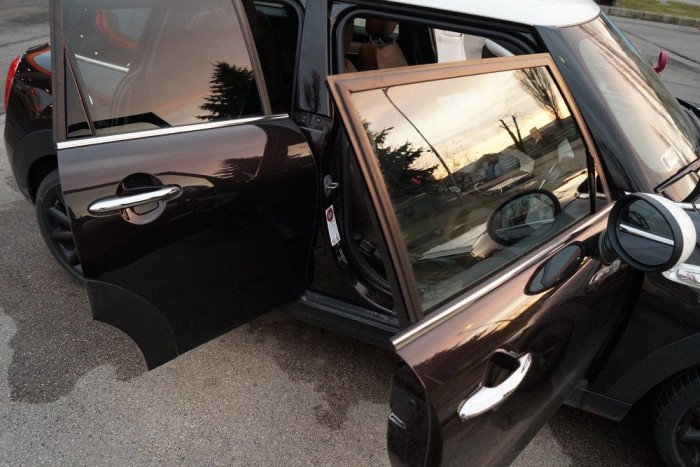 Ennyi ajtóval mennyire marad MINI a MINI? 14 | Vezess Nagyon rövid a hátsó ajtó, kényelmetlen rajta a beszállás