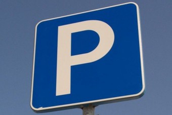 A saját udvarán parkolt, mégis megbírságolták