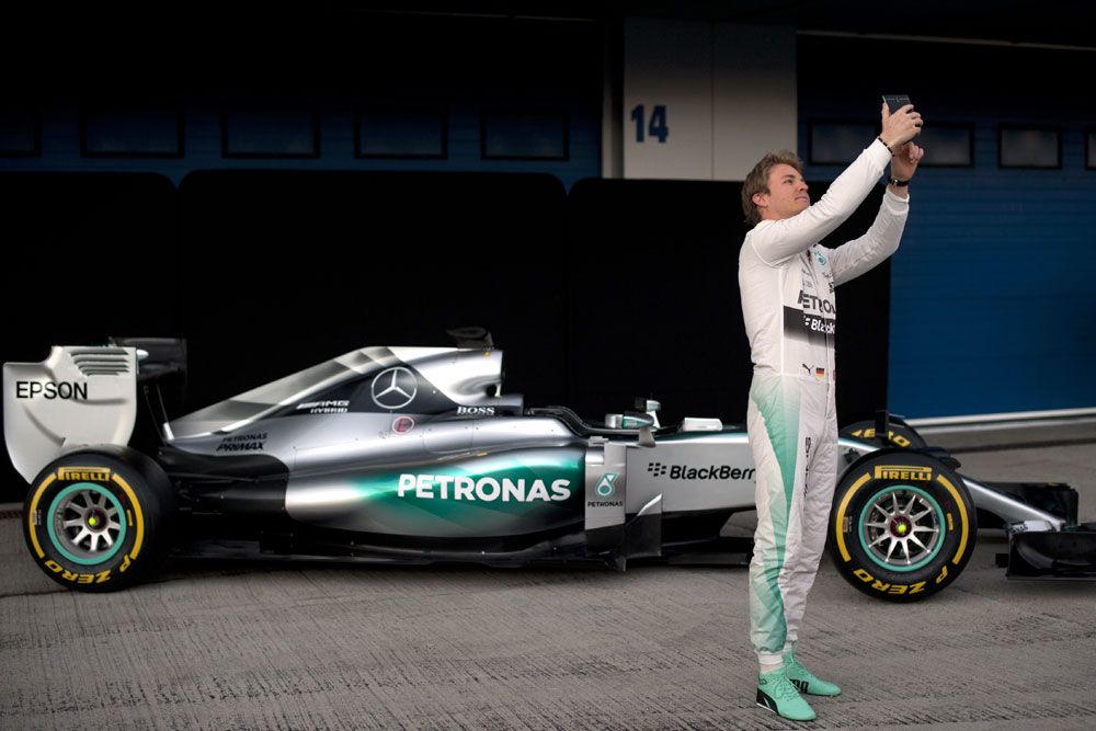 F1: Megérkezett a bajnoki autó 12