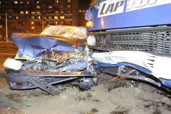 A nap képe - busz ütközött személyautóval Budapesten