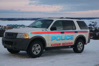 Rendőrautó hátsó ülésén erőszakolták meg a tinit