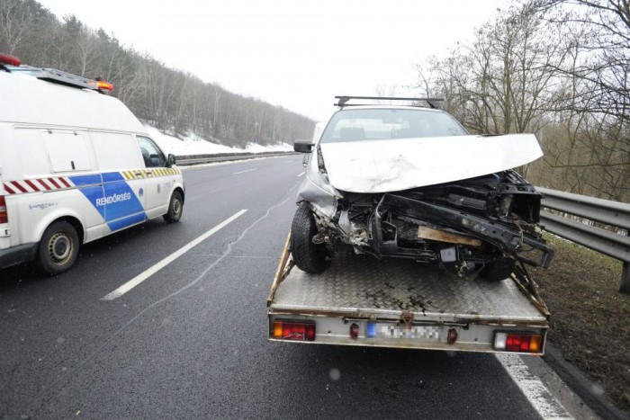 Tömegkarambol és teljes lezárás az M3-ason 7 | Vezess Még több képért kattintson a fotóra (Forrás: MTI)