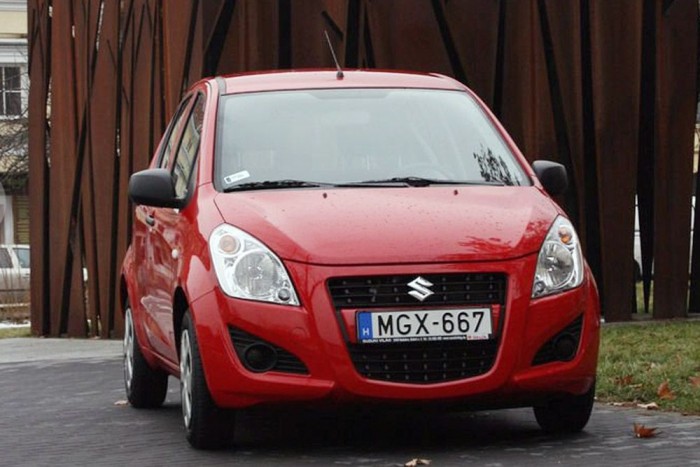 7.: Suzuki Splash - 6,15 liter az átlagfogyasztás, és az 1, illetve 1,2 literes autók vegyesen szerepelnek a listában. A legkevesebb, amit Splashbe tankoltak 100 kilométerenként az 4,2, míg a legfalánkabb jószág 8,19 liter benzint igényelt ugyanerre a távra.