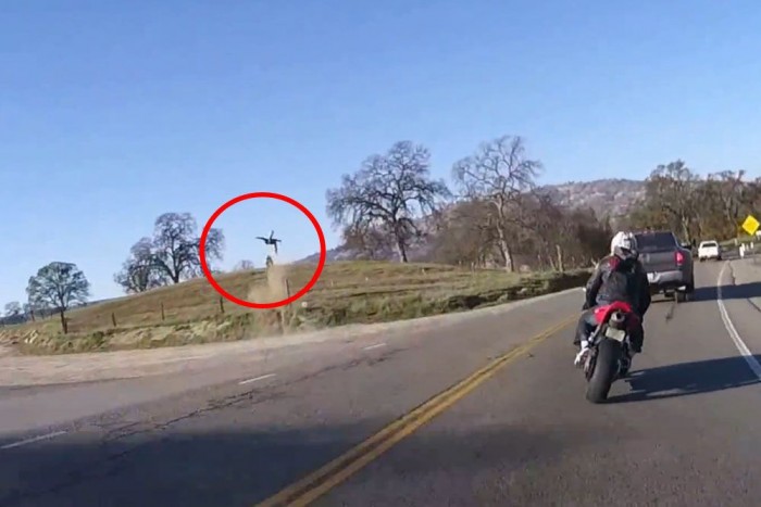 Hatalmas repülést élt túl a motoros