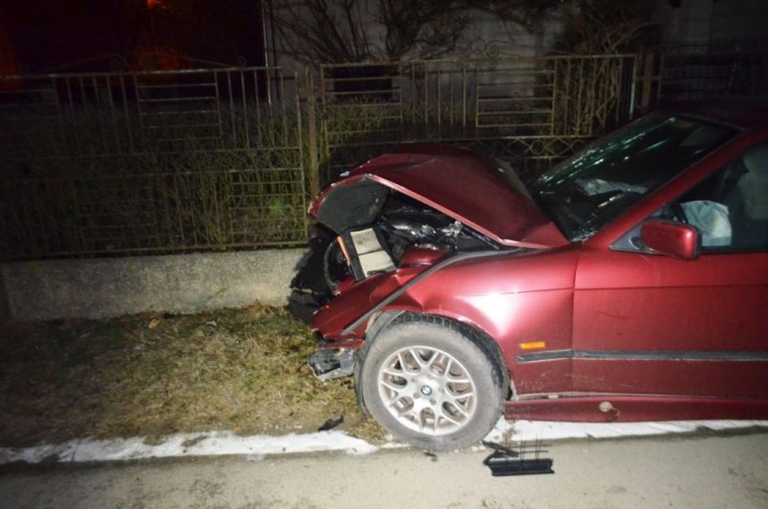 Két kerítést gyalult le egy BMW Debrecenben 6