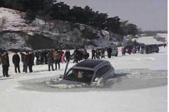 Jégre hajtott családjával az audis, be is szakadtak