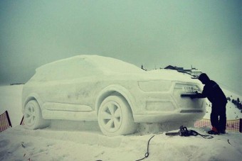 Hóból faragtak Audit a sógorok