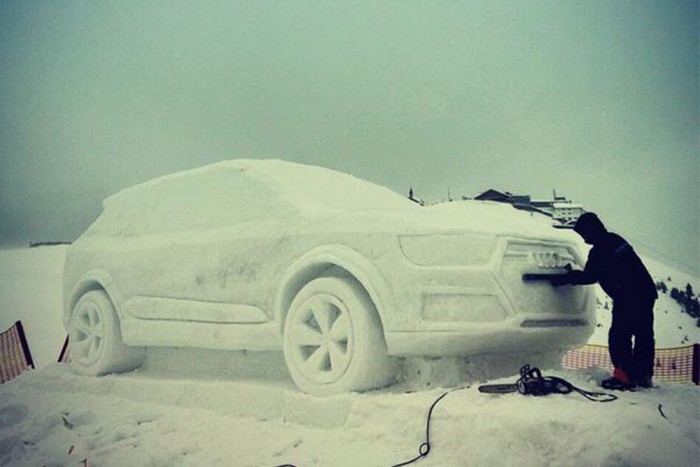 Hóból faragtak Audit a sógorok