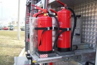 A tűzoltókészülékekhez a kihúzható polc segítségével könnyebben hozzá lehet férni