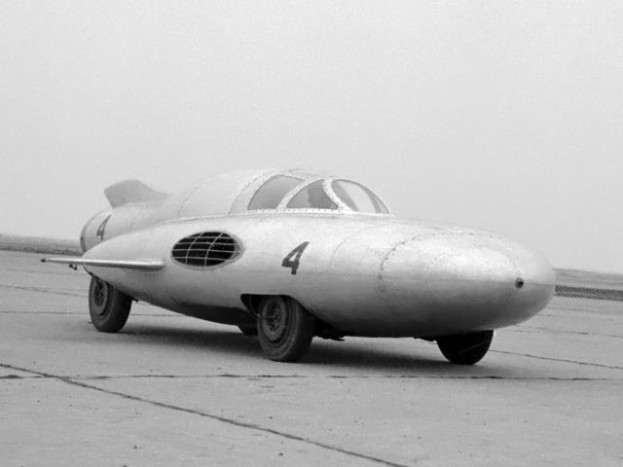 A szovjet autóipar halálra ítélt csodái 9 GAS-TR Strela (1954) - A guruló MiG, aminek egyetlen célja a szárazföldi sebességrekord elhódítása volt a jenkiktől. Nem sikerült.