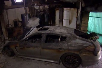 Kigyulladt a Porsche, perel a tulajdonos