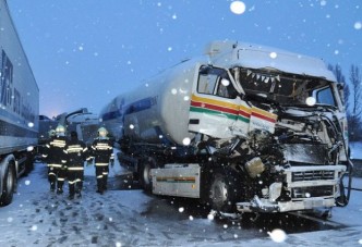 60 autó ütközött az autópályán