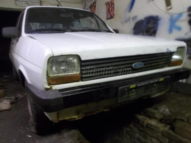 Csajozós Ford eladó, svájci előélettel, alkudni ér 4