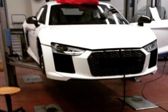 Szögletesre vált az Audi R8