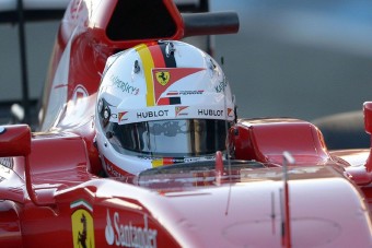 F1: Schumacher sisakját koppintotta Vettel?