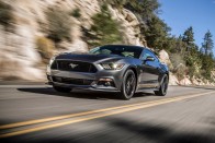 Figyelemreméltó áron vezeti be legendás sportautóját a Ford: áfával, regadóval 13 millióért már nyolchengeres Mustangot adnak