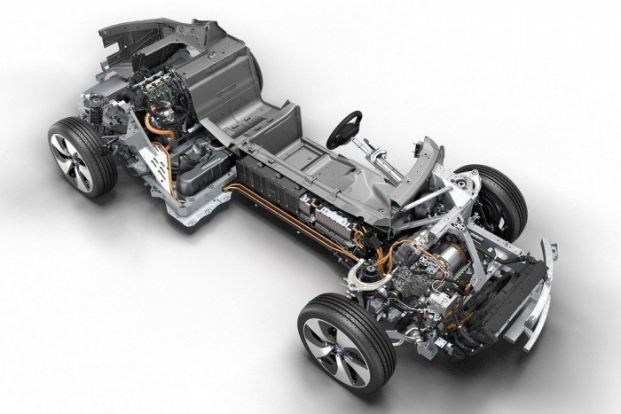 A BMW i8 hajtáslánca