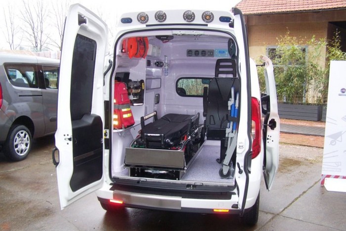 A Doblóból rohamkocsi is kialakítható, mely így majdnem olyan tágas, mint egy VW Crafter 