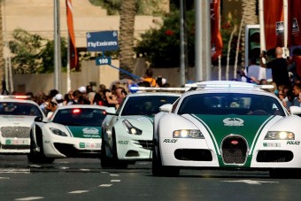 Akciófilmbe illő videó készült a dubaji rendőrség álomautóiról