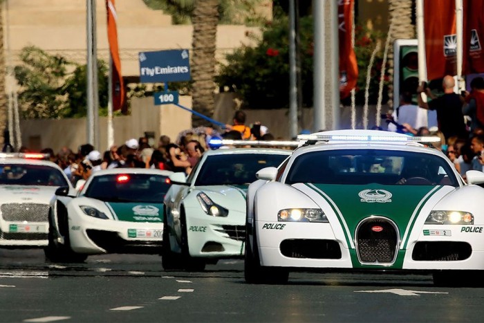 Akciófilmbe illő videó készült a dubaji rendőrség álomautóiról