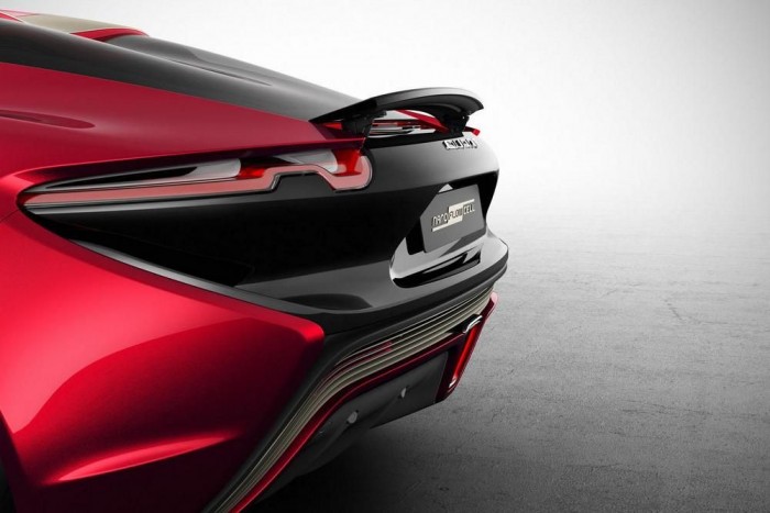 Továbbfejlődik a vízhajtású sportszedán 5