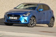 Kiskocsi nagy tudással: Új Mazda2 55