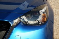 LED-es fényszóróval is rendelhető az új Mazda2-es