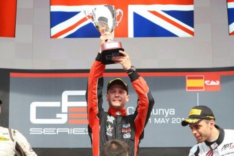 F1: Hererákból gyógyult pilótát igazolt a Red Bull